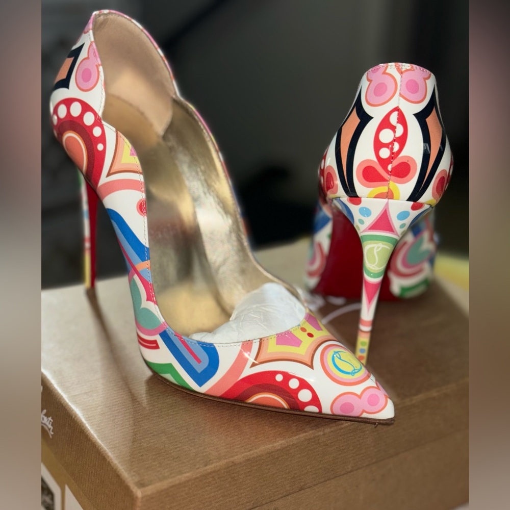Red Bottoms - Picture 4 of 6